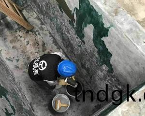 总会有客户跟我们了解环氧地坪漆耐腐蚀的情况，这个和环氧地坪漆  有什么区别；一听到这些，又需要向客户说明环氧只能耐很轻度的腐蚀溶液，高一点的腐蚀溶液会把环  氧地坪漆给腐蚀破坏。